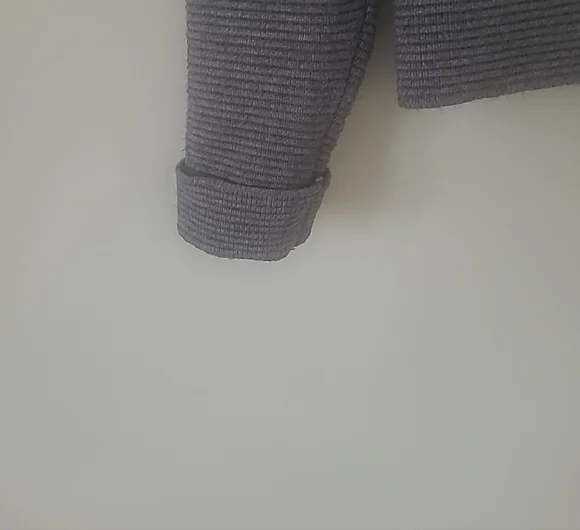 Cropped Cardigan - Picture 3 of 9